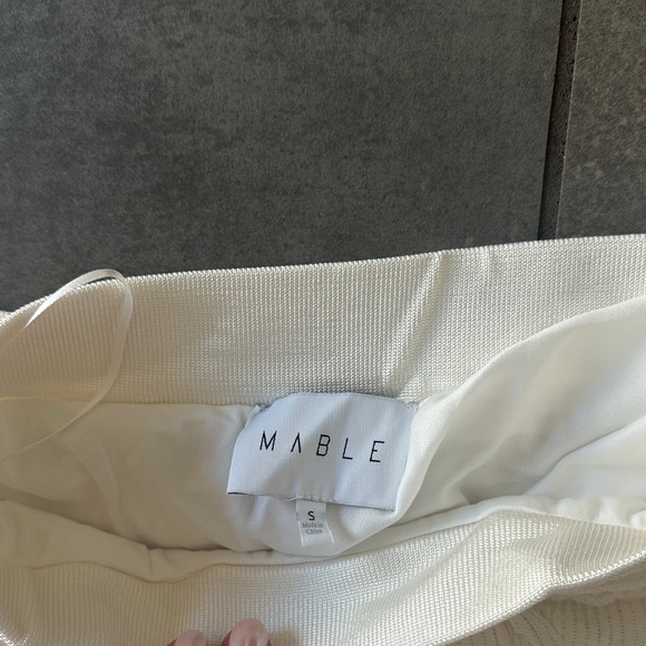 Elegant Cream Ruffled Skirt Set - Picture 4 of 4